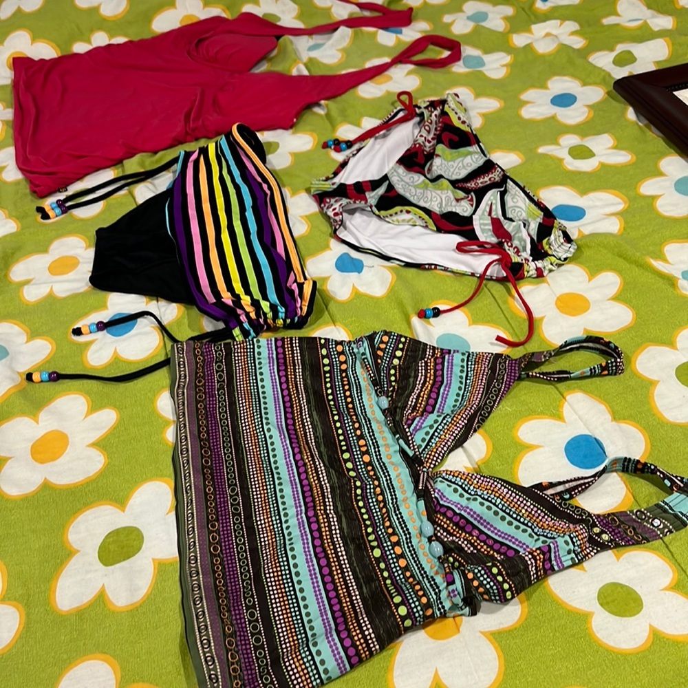 lot of 4 pieces women’s swimsuit